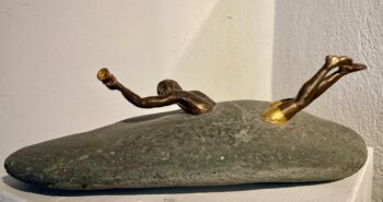 Der Taucher, 2018, Amphibolit/Bronze/Blattgold